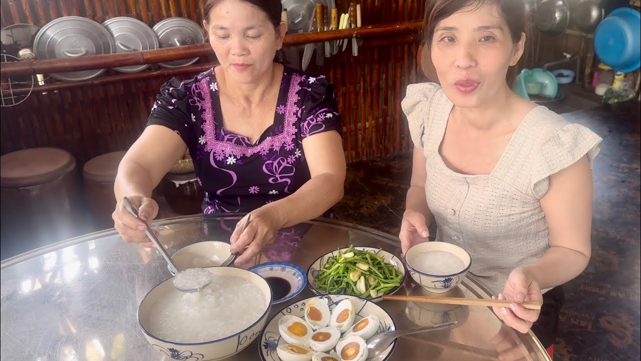 Hai Chị Em Xuống Các Loại Cây Rau Vườn Bưôĩ Sáng Buổi Ăn Sáng Không Đồng Nhà Làm/LCSVD