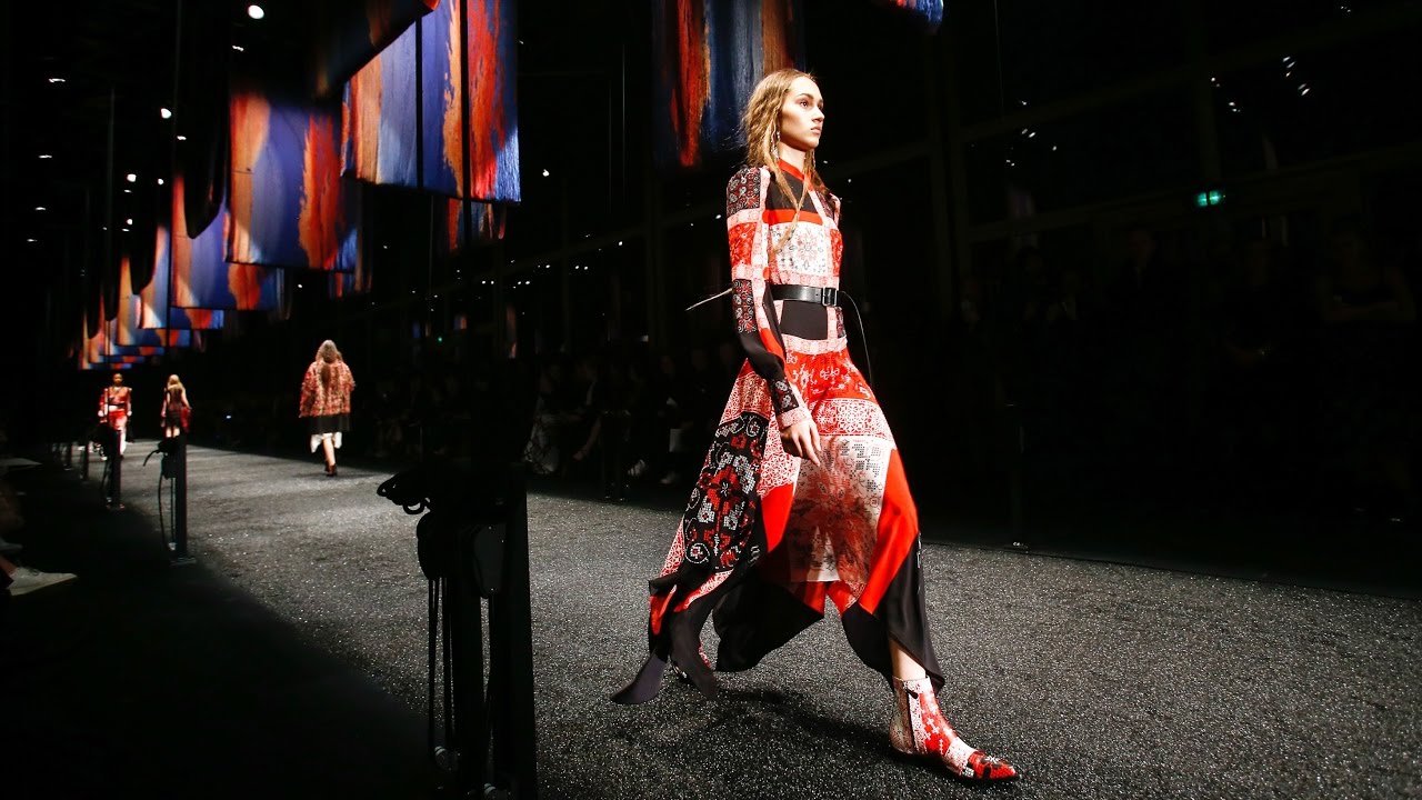 Alexander McQueen | Fall Winter 2017/2018 Full Fashion Show | Exclusive