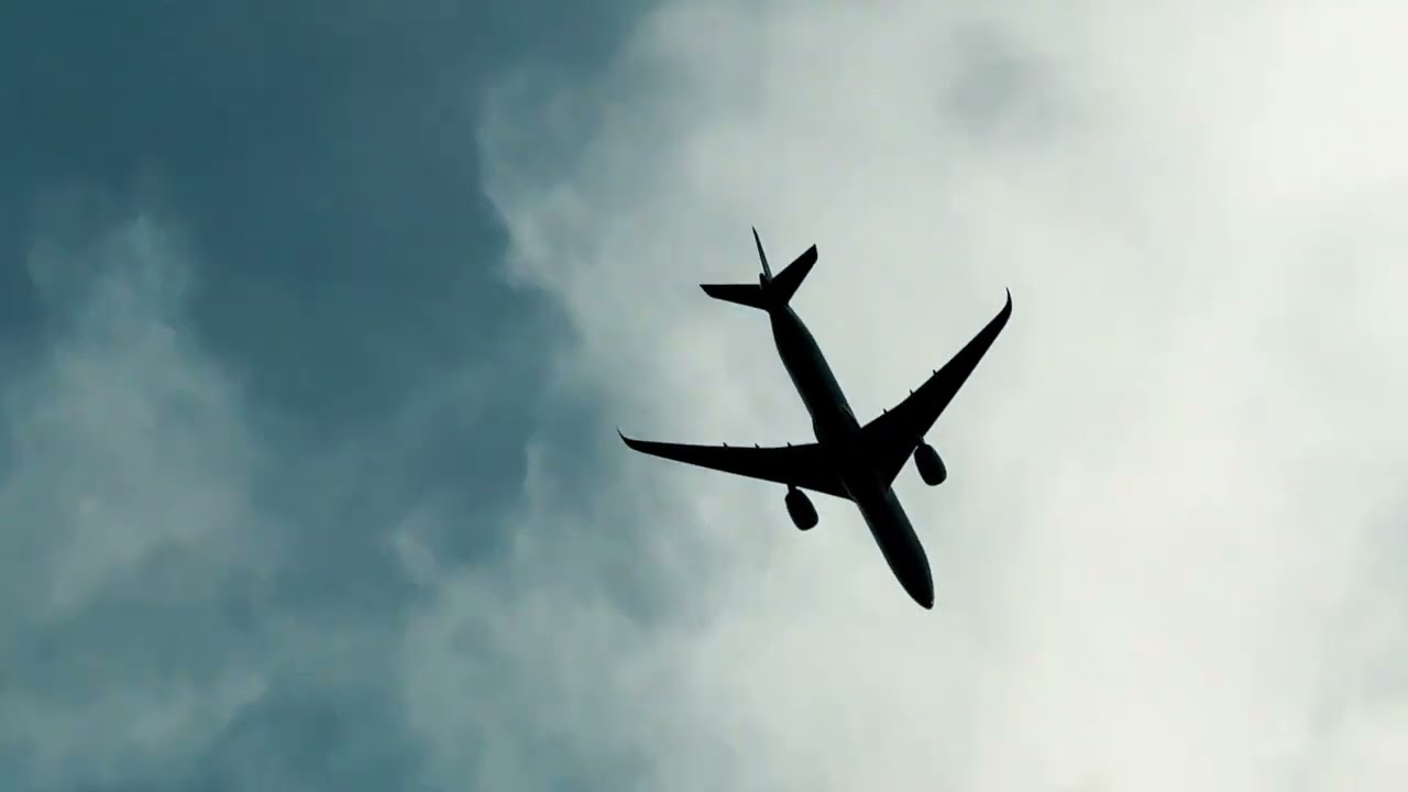 Stunning Planes Landing and Takeoff 