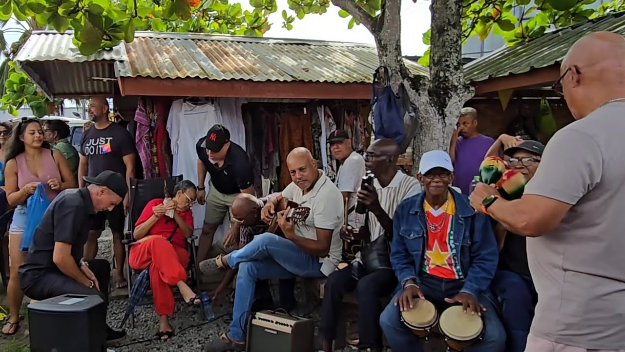 Oude liederen, mooie momenten op de Saoenah markt (5)     #suriname