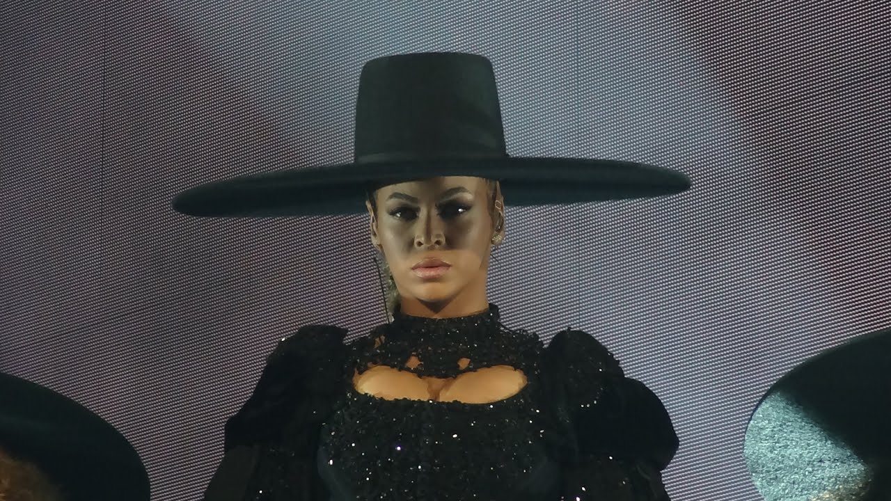 Beyonc&eacute; - Formation (Opening) (Live Formation World Tour, Dusseldorf - Germany) Front Row HD