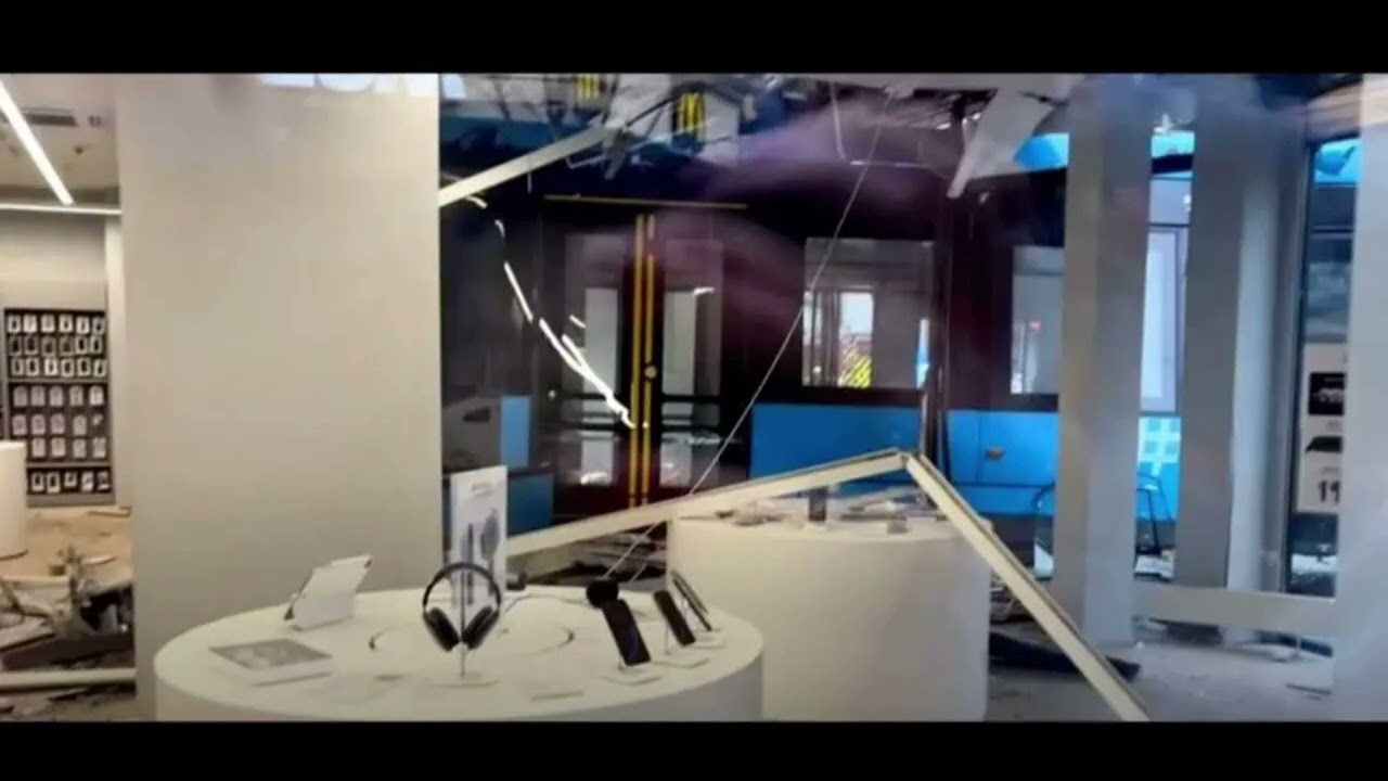 TRAM CRASHED  INTO APPLE STORE IN OSLO NORWAY 😱