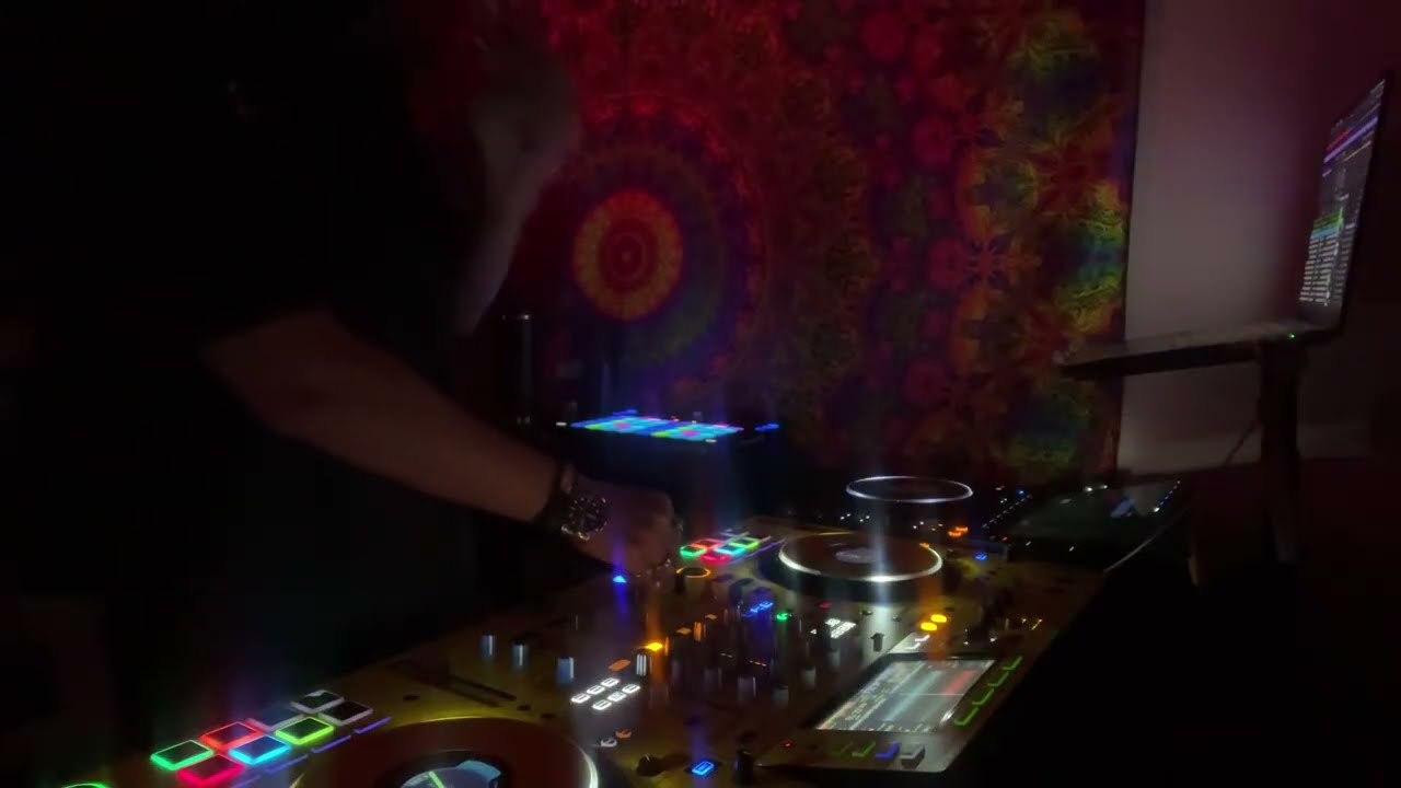 「RhythorA Music」正在直播！