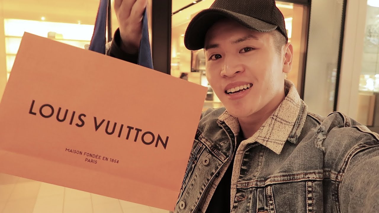 Người Việt Có Bị Coi Thường Ở Mỹ? | Shopping at Louis Vuitton, YSL, Tesla, Le Labo, SLP