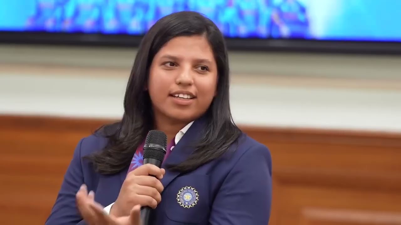 PM Modi Inspiring Interaction with the Indian Women's Cricket,Team:Richa Ghosh Shares Her Confidence