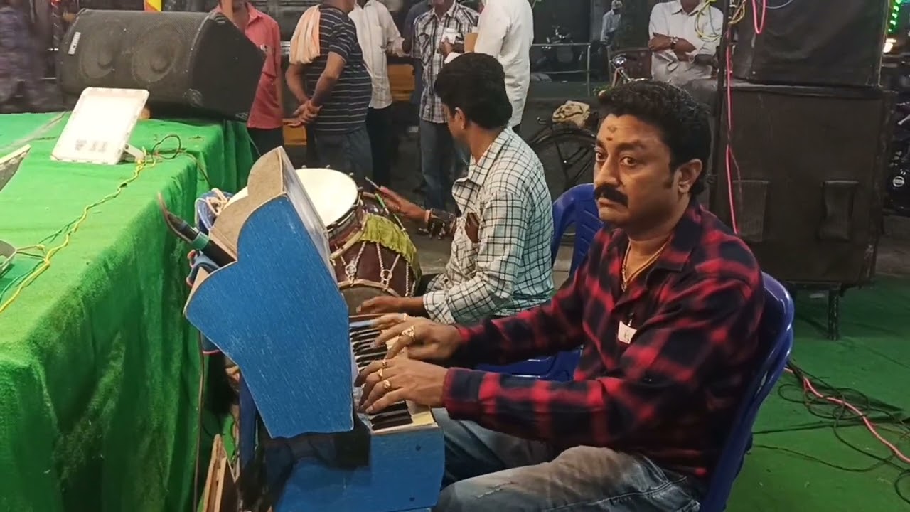 ప్రముఖ హార్మోనిస్టు కలిగట్ల సత్తిబాబు గారు డోలకిస్టు వీర్రాజు గారు కాంబినేషన్లో నిగమ నిగమాంత   పాట 