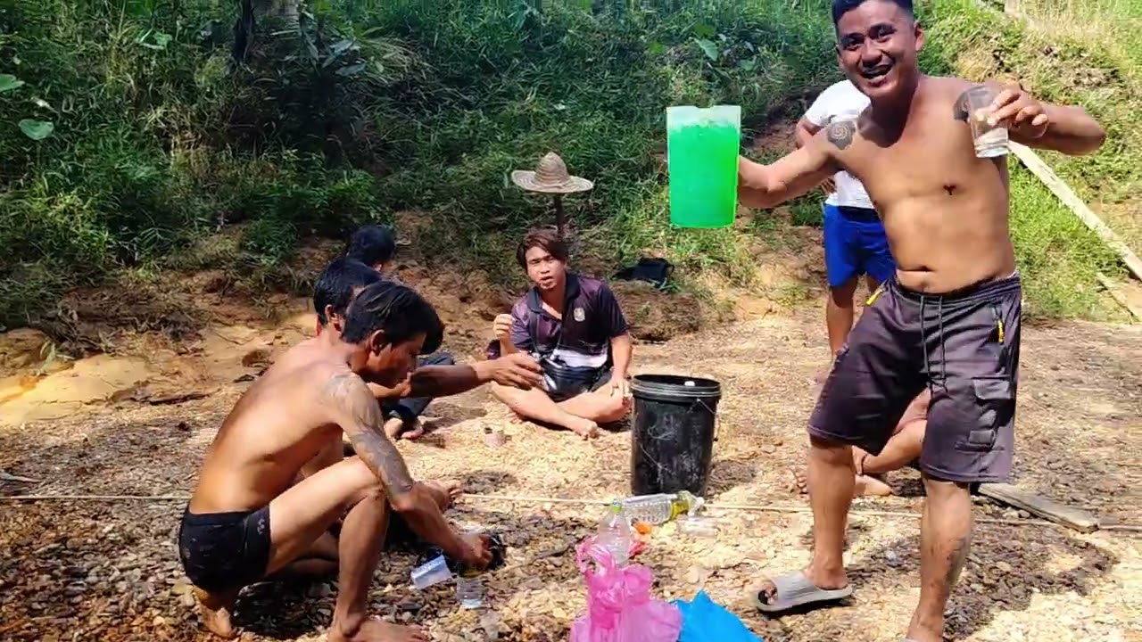 Mandi Ai latong begulai enggau bala madi Machan kuat sitok🙏👍👍