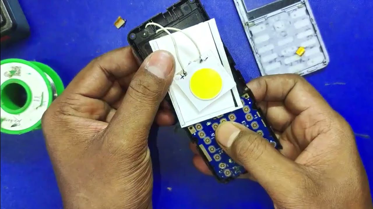 নষ্ট মোবাইল ফেলে না দিয়ে বানালাম শক্তিশালী Torch Light 🔦 | Old Mobile Reuse Idea