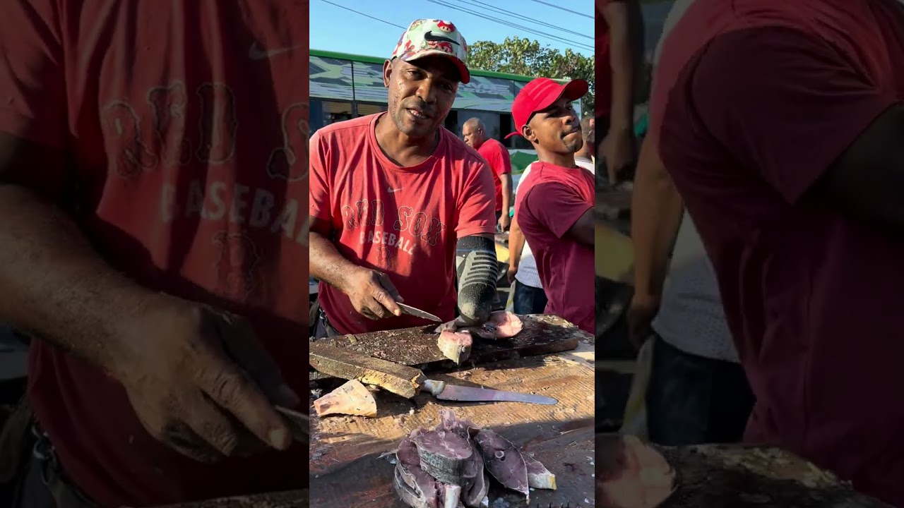 Sin límites así es la vida de este vendedor de pescado 