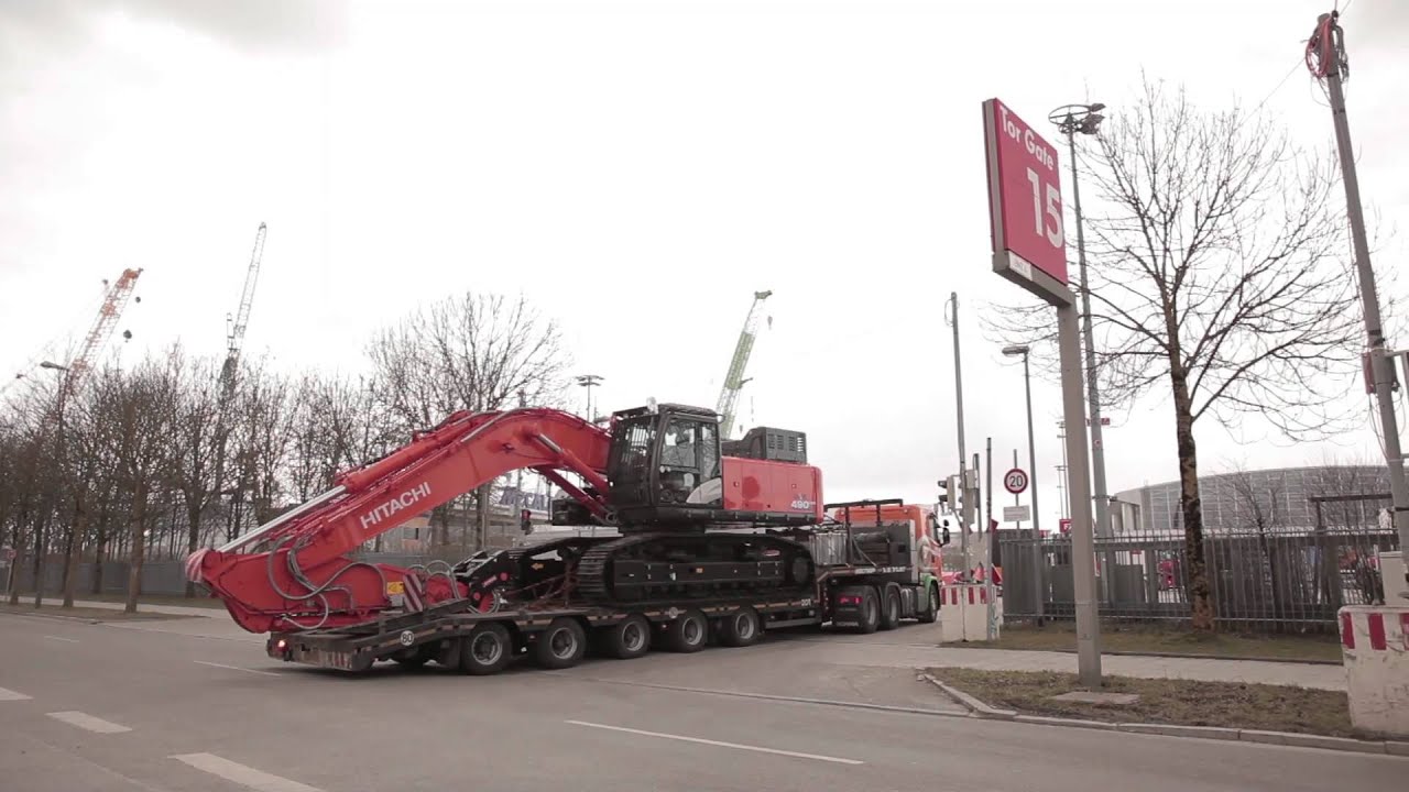 Heavy load and superstructure at bauma 2016