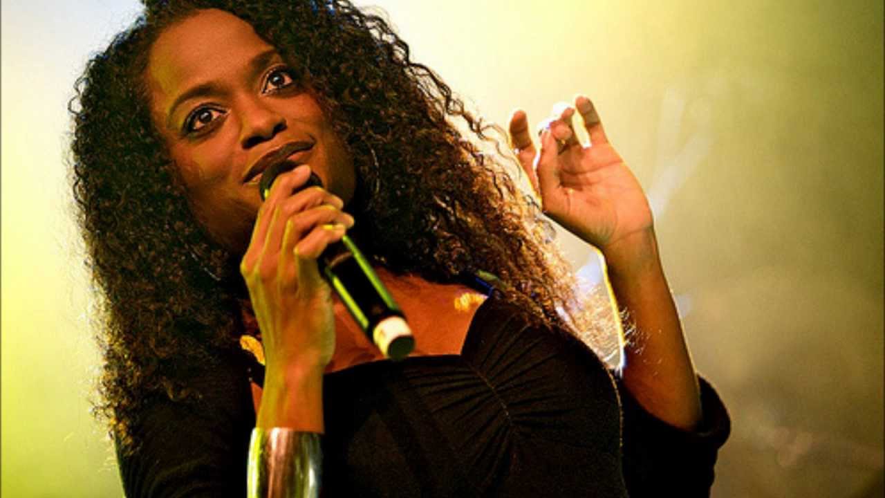 Ora friu kuminsa - Izaline Calister