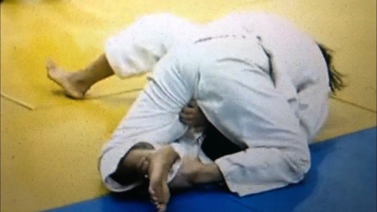 Women judo omoplata submission 1