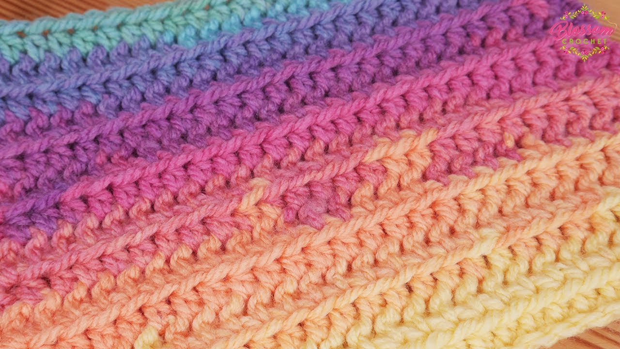 Incredibly EASY Chunky Crochet Blanket - ONE Row & ONE Stitch Repeat! Any Skill Level 🤩
