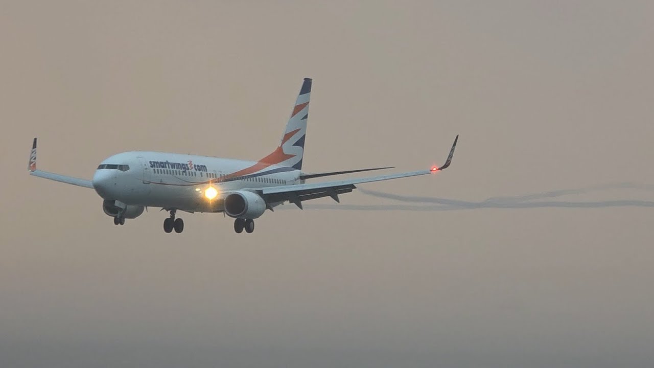 RARE WING VORTICES B737 Smartwings at Madeira Airport 