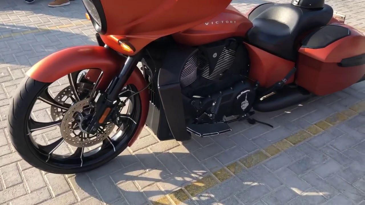 نظره سريعه رحال أمريكي غير معروف وفنان|Victory Cross Country custom
