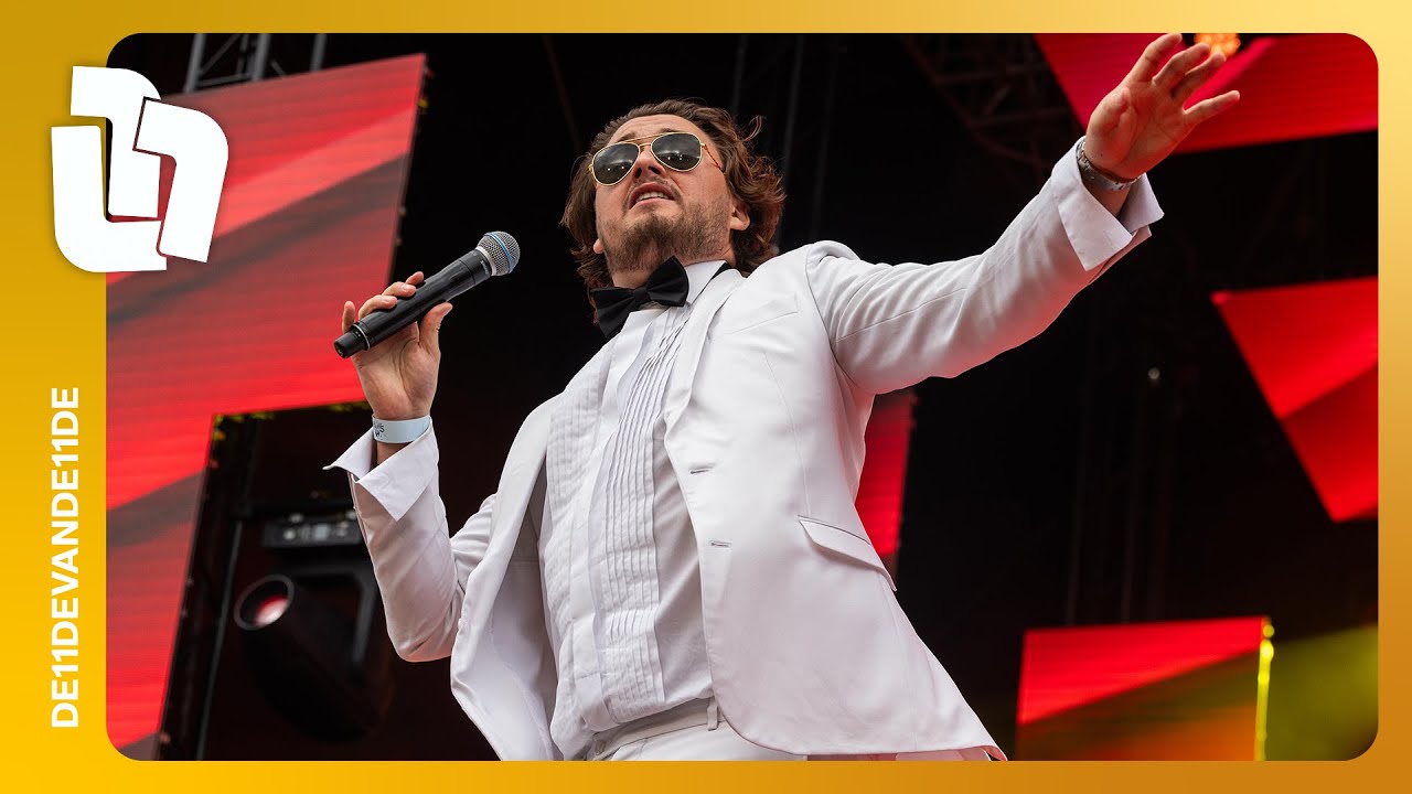 Het plein uit zijn dak: John Tana live op de11devande11de 2025