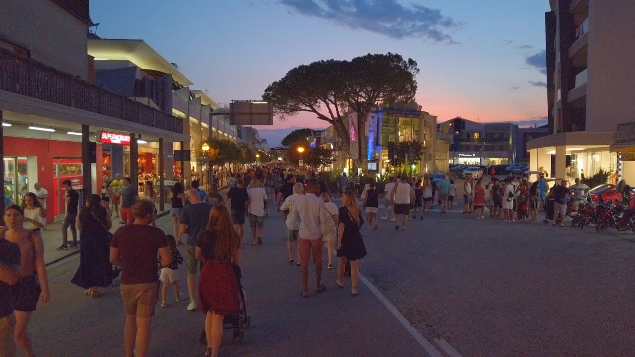 first person walkthrough and sound of Bibione di sera [3D binaural audio]