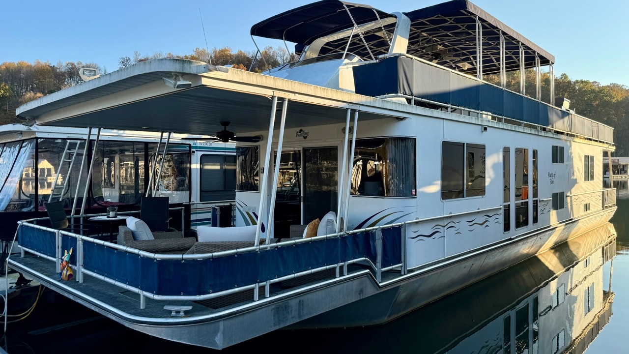SOLD - 2003 Funtime 16 x 70WB (4 Bed/2 Bath) Houseboat on Norris Lake TN