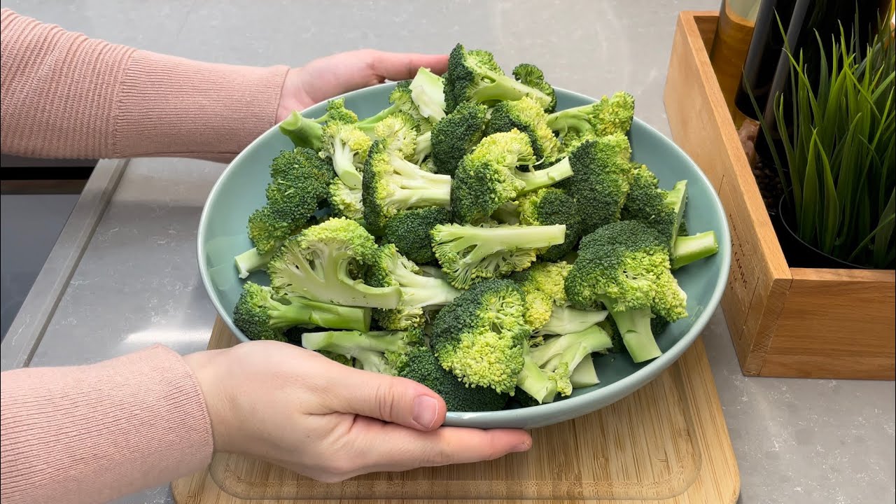 Brokoli ve karnabaharı sevmiyorsanız bir de böyle deneyin👌🏻Hazır mevsimiyken mutlaka yapın 🥦🥕