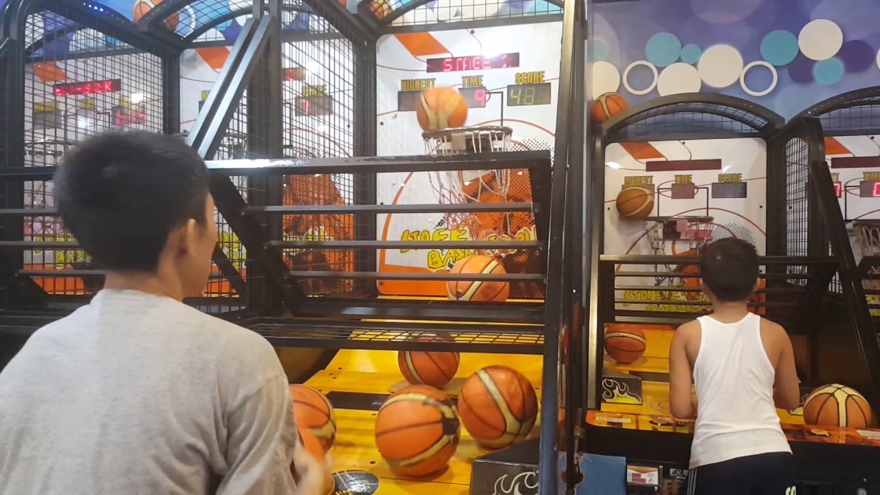 Street Basketball Arcade - Left-handed 920 points with broken net 🤣 (2017 old memories) 街頭籃球機單手920分