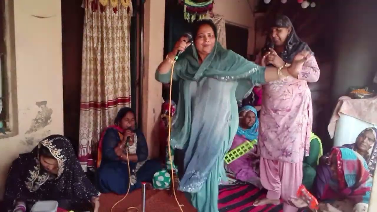 छोटा सा लाल मैं दे दे ओ बालाजी मैं भी लड़ आलू मेरा मन भटका सा