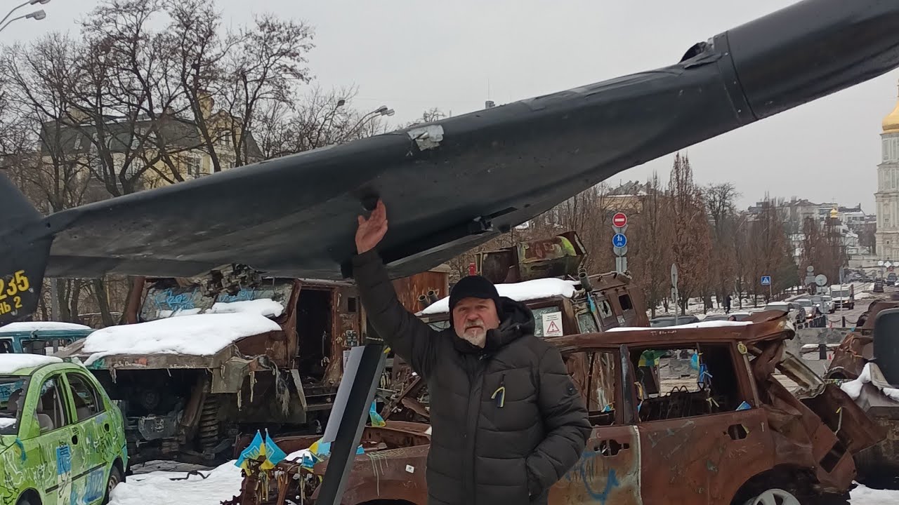 The fourth anniversary of the Russian full -scale invasion. #Kyiv city center.