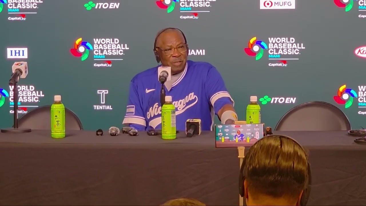 DUSTY BAKER EN CONFERENCIA DE PRENSA DESPUÉS DE QUEDAR ELIMINADO EN EL CLÁSICO..