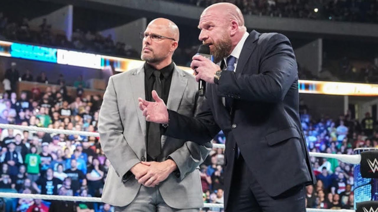km RAW FELL COMPLETELY SILENT… 😨ADAM PEARCE’S WORDS ON HEYMAN LEFT THE WWE UNIVERSE IN TEARS 720p 2