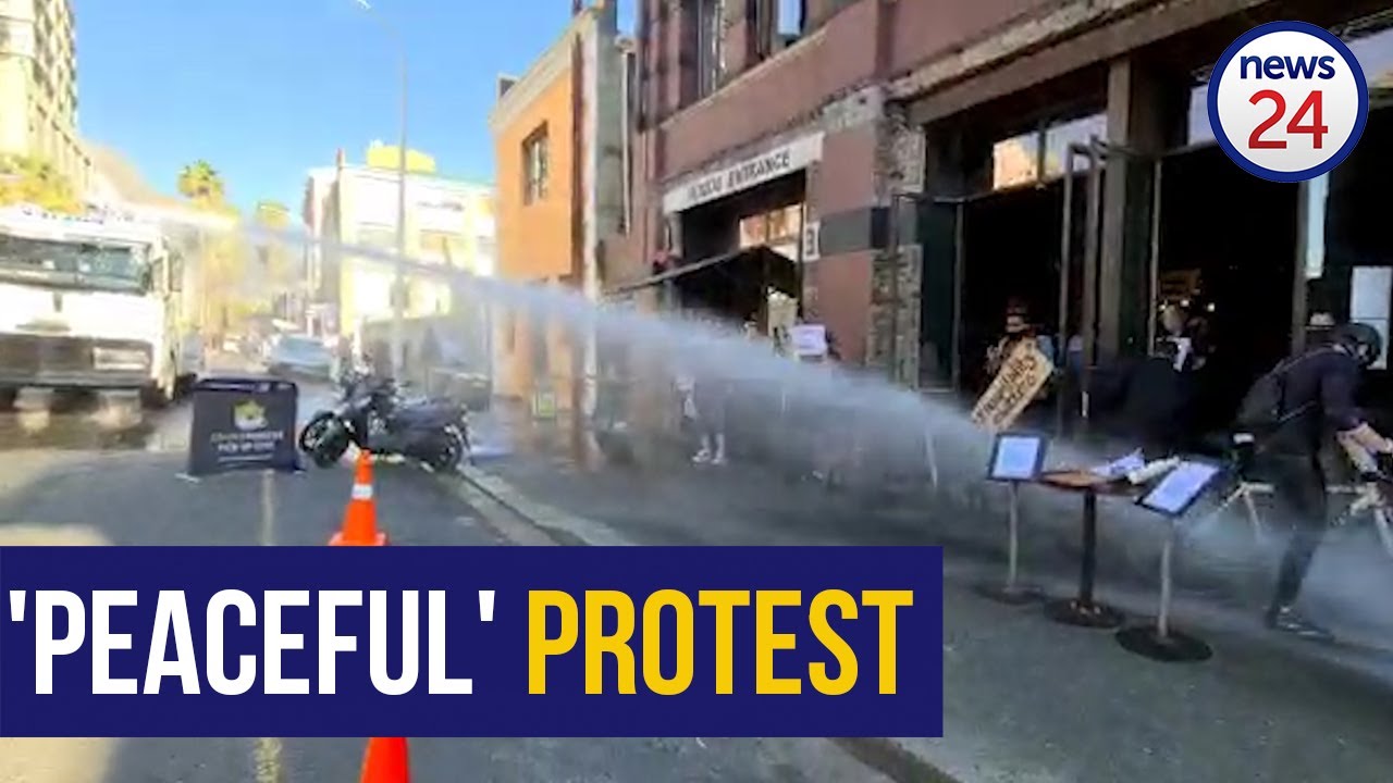 WATCH | 'You've been warned, disperse!' - Cape Town police get tough on tourism protesters