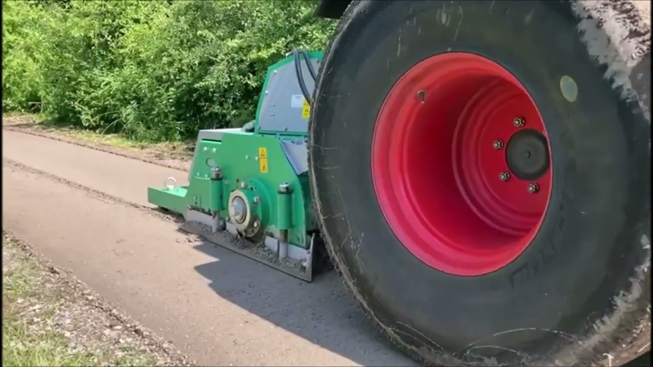 Maszyna do renowacji dr&oacute;g i ścieżek szutrowych HEN WPF 100
