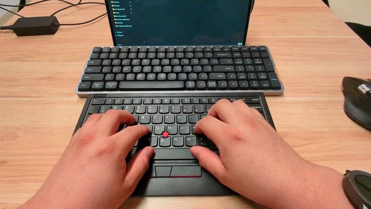 Lenovo Thinkpad TrackPoint Keyboard II vs. Lofree Flow 100 Mechanical Keyboard (Typing Test)