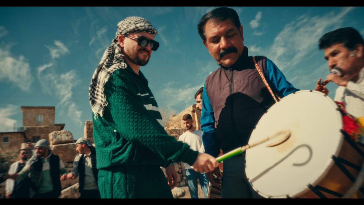 ElMusto - Sarışınlar &Ccedil;at &Ccedil;at (Official Music Video)