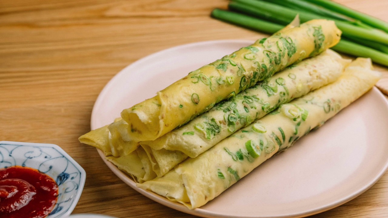 Simple Chinese Scallion Crepe | Soft and savory Chinese Pancake | 小葱摊饼 | 早餐鸡蛋饼