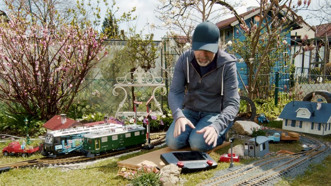 EN 🗣 Automatic digital station control with the LGB garden railway - Episode 18