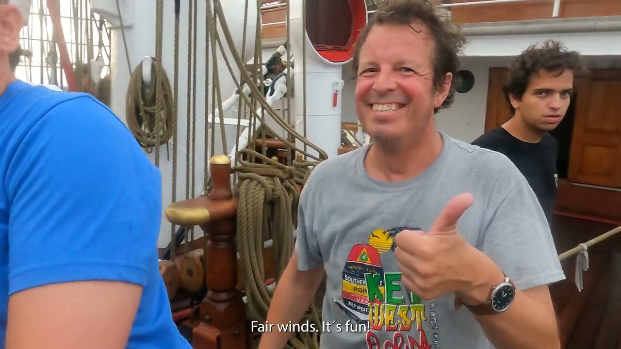 Wie wird ein großes Segelschiff bei starkem Wind manövriert?