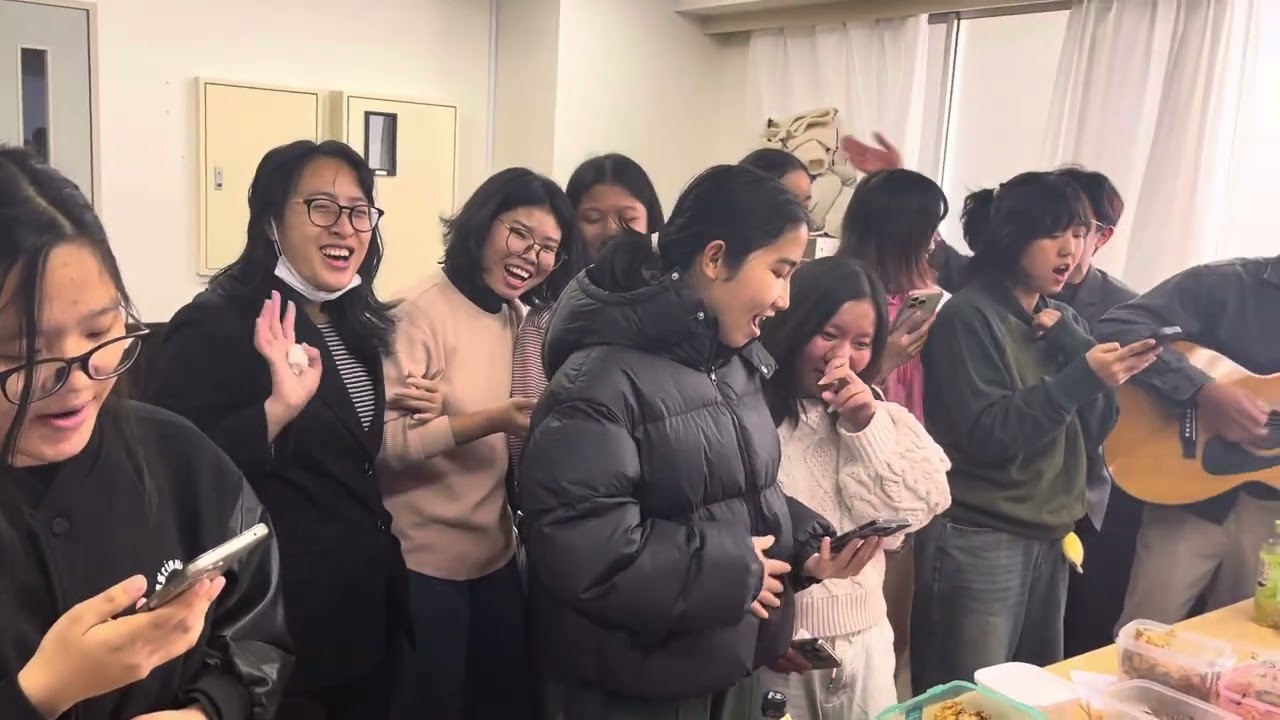 ミャンマー留学生が自分の国の歌を楽しく歌いました