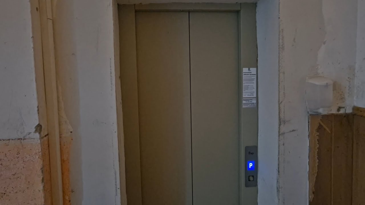 Old IFMA traction elevator (replaced by MacPuarsa) @ Strada Kossuth Lajos 20, Miercurea Ciuc, RO