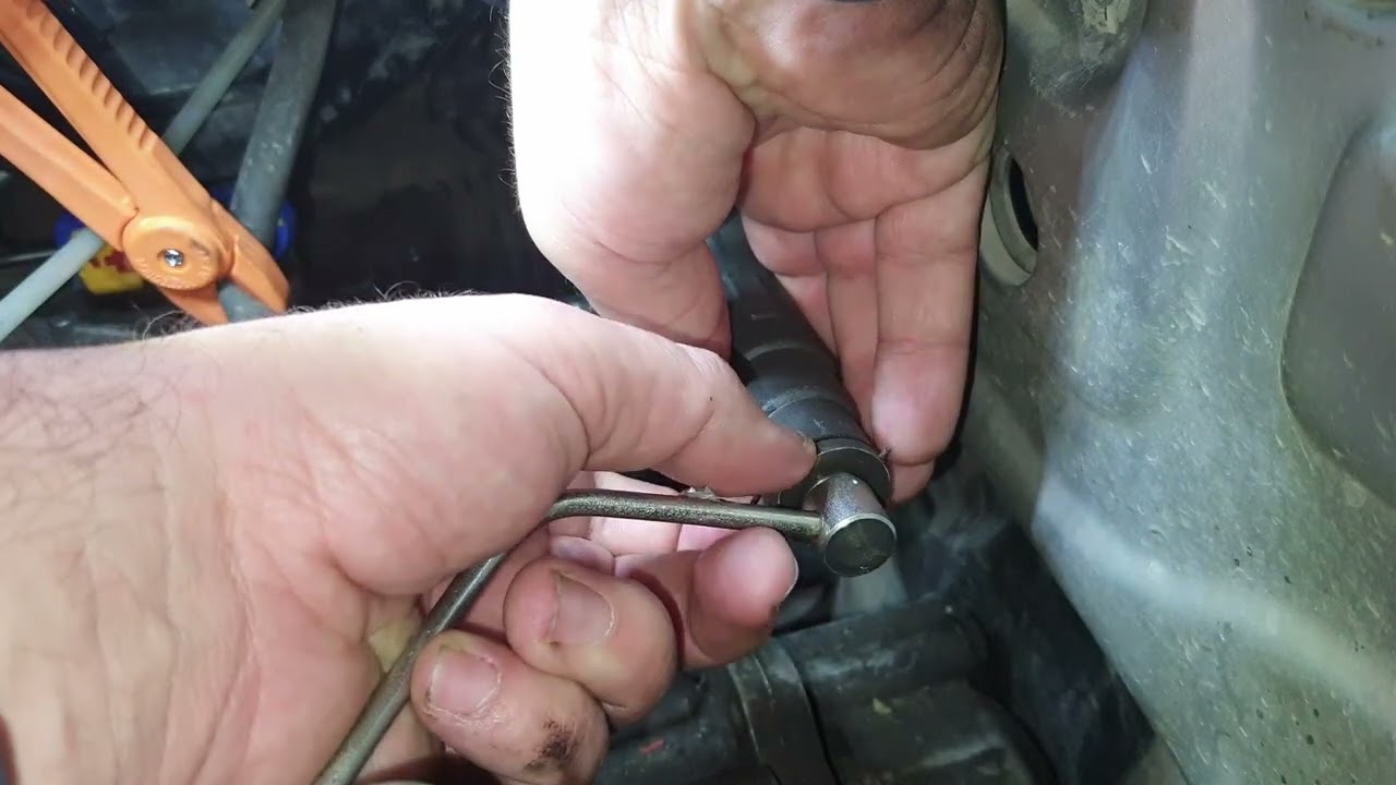 Alfa  Romeo 147 Clutch Master Cylinder Replacement