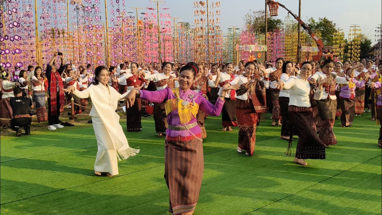 สวยงาม 🙏ท่านนายกเหล่ากาชาดกาฬสินธุ์ นำทีมรำเมืองโบราณฟ้าแดดสูงยาง