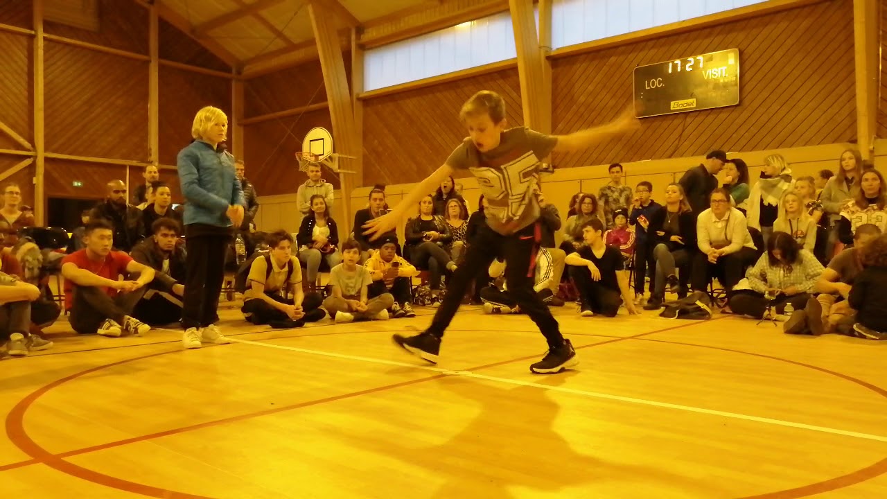 INTERBREAK 4 - Lois vs Tom 1/4