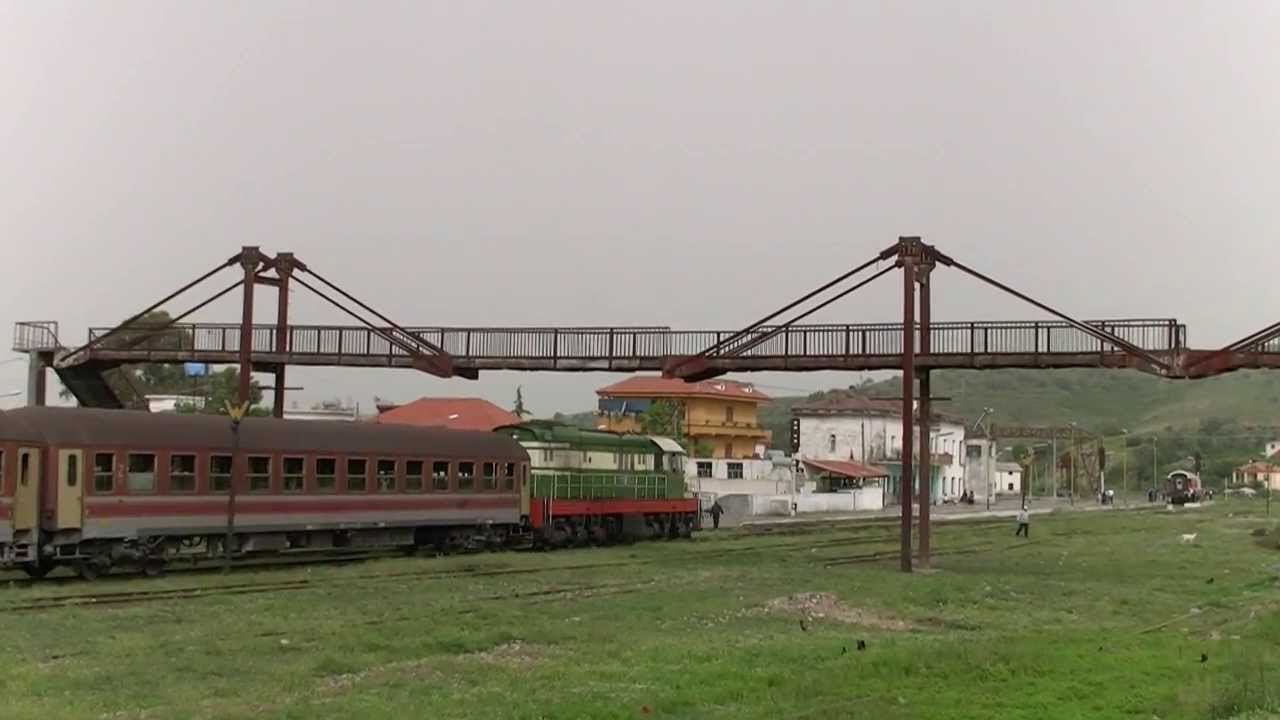 HSH T669 1047 von Vlorë und T669 1059 von Elbasan in Rrogozhine - Albanian Railways 29.5.2013