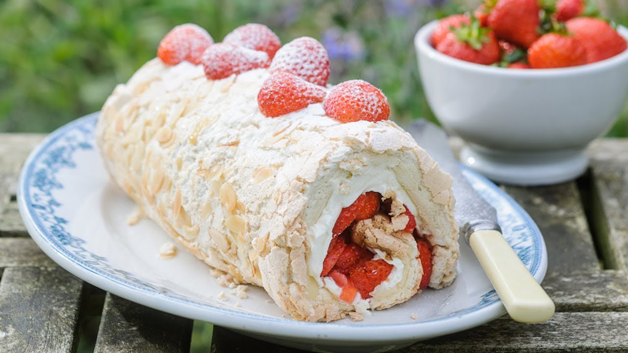 Sweet Eve Strawberry Meringue Roulade recipe