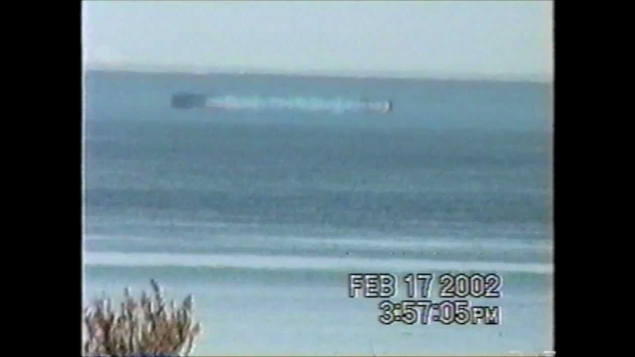 Amazing UFO OVNI OSNI is immersed in the sea