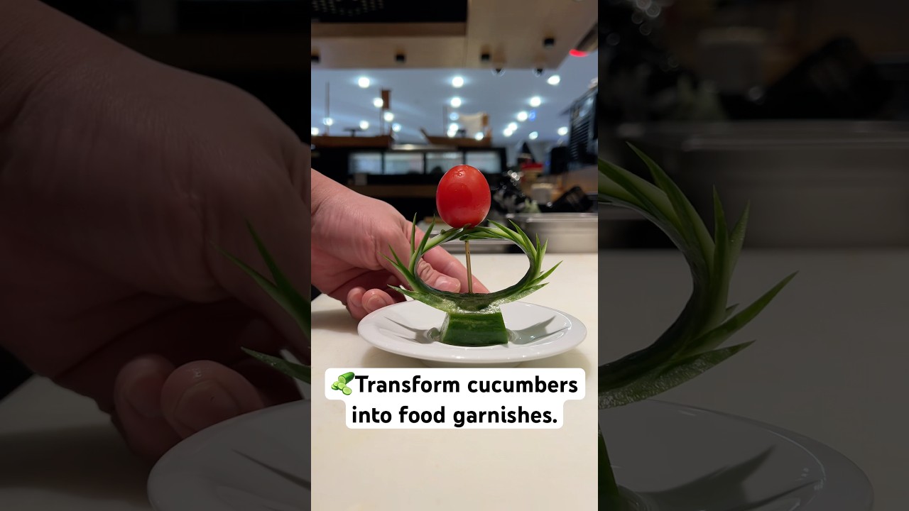 Превратите огурцы в украшения для блюд. #креативныеидеи #день