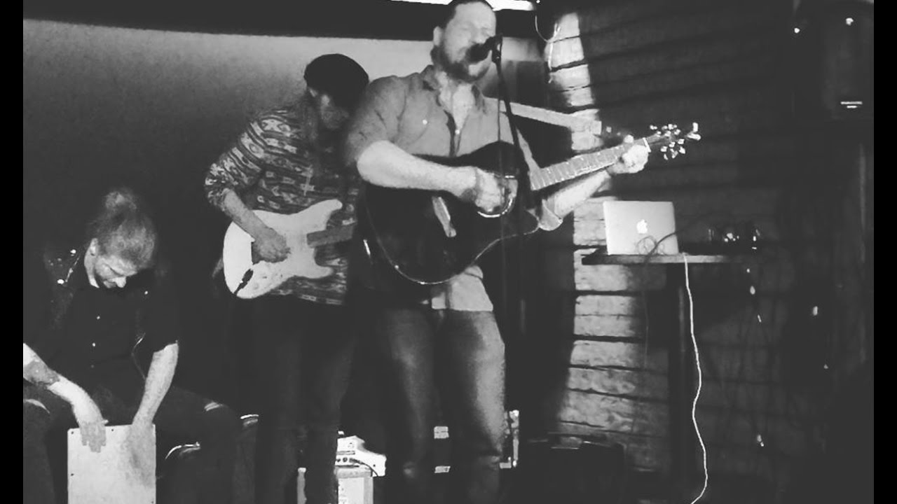 Carl Waldemar performs 