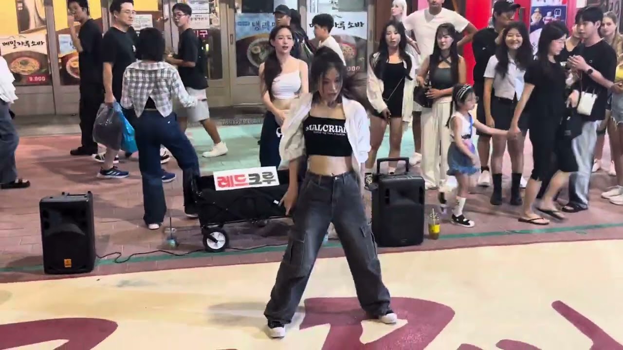HONGDAE K-POP SOLO BUSKING - [Jennie] You & Me (3)