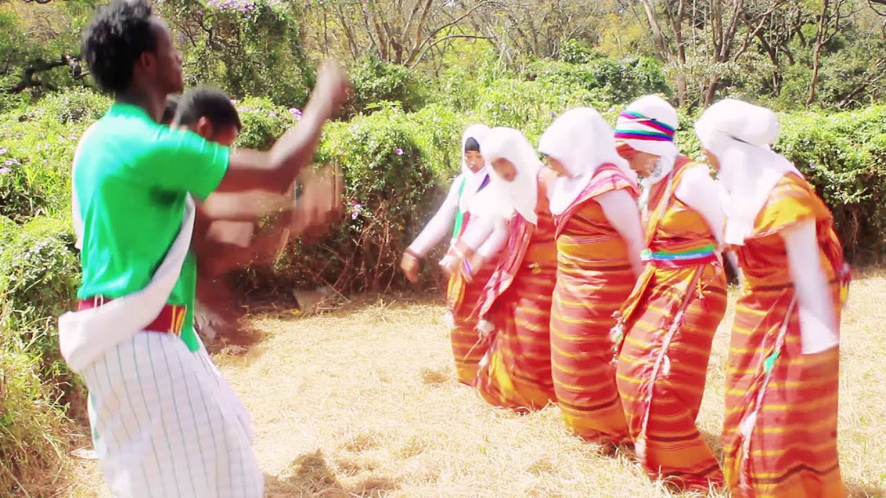 Dhaanto Cusub  Kaama maarmo  Hassan Gantaal iyo Ayaan Nogob.