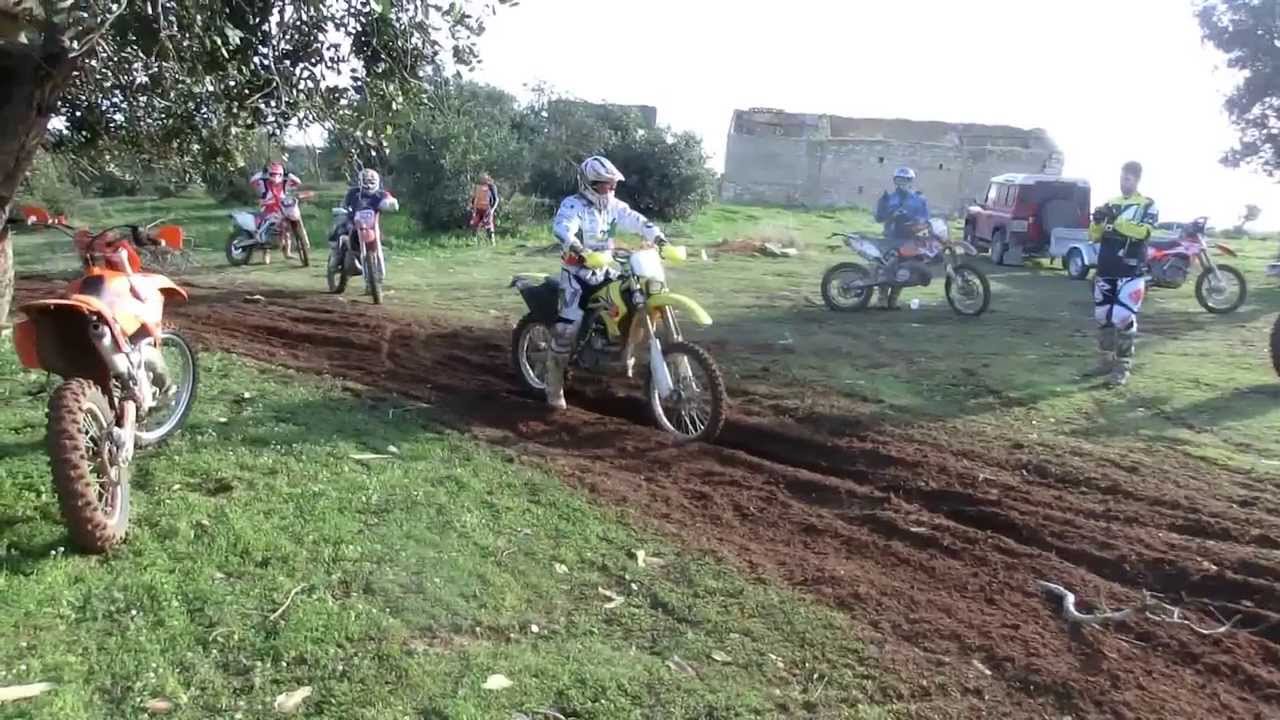 Dimostrazione di Enduro con Stefano Passeri su Suzuki RM-Z 250 - Scuola di Motociclismo Feudo Reusia