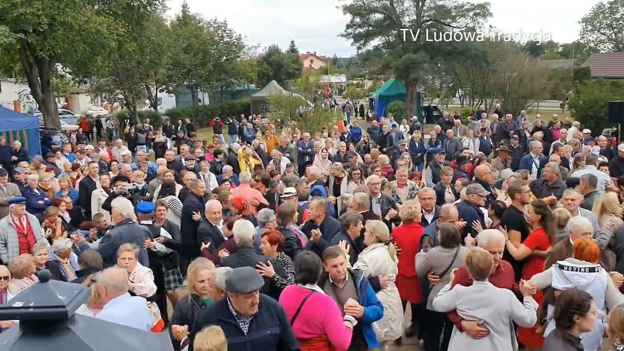 POTAŃCÓWKA ODPUSTOWA  w Poświętnem z Zespołem Ludowym CZERNIEWICZANIE a pod sceną tłumy tancerzy