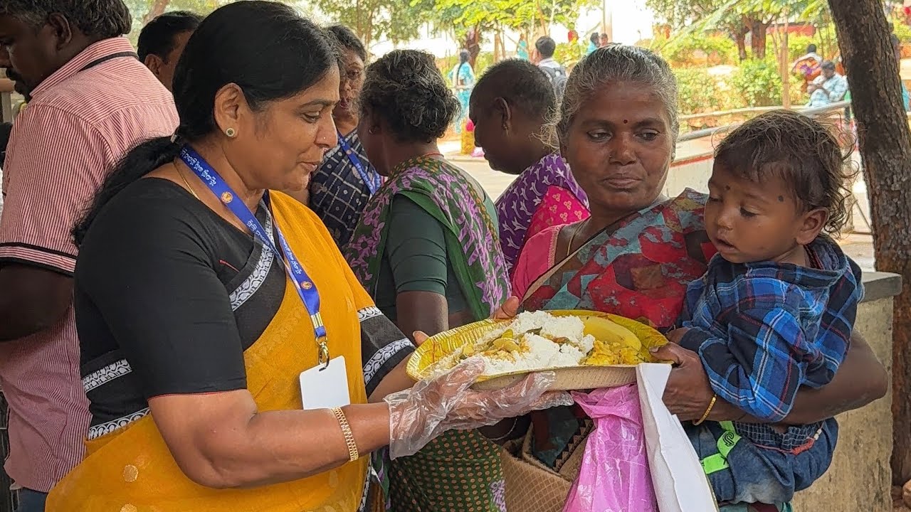 #near#అమ్మకు అన్నం… బిడ్డకు ఆశ ❤️👩‍👦 | Swadista Annaprasada Trust#svims#tirupati #tranding